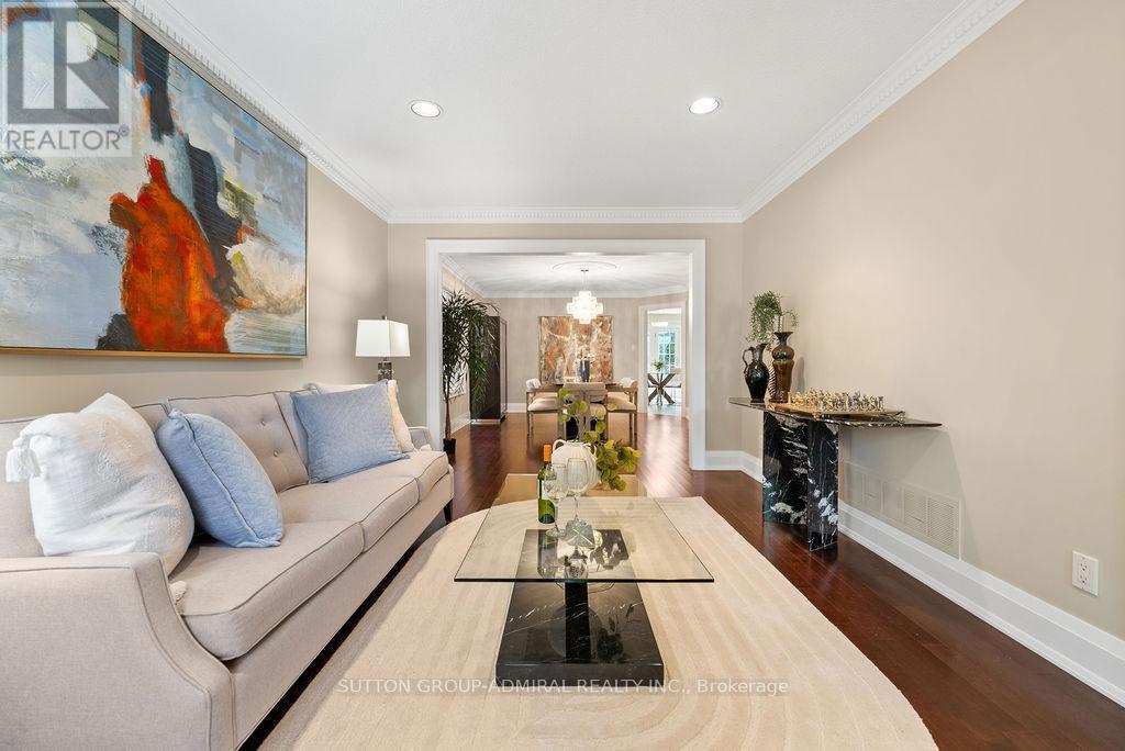 40 Joshua Court, Vaughan, Ontario  L4J 8B6 - Photo 4 - N12395794