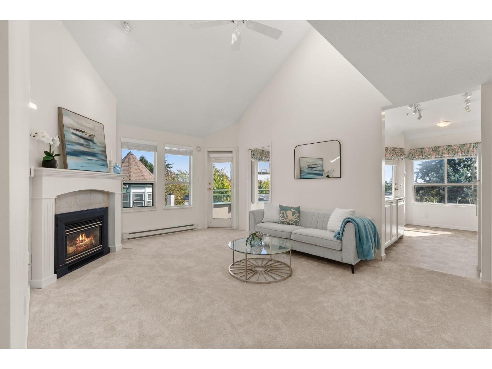 404 1576 Merklin Street, White Rock, British Columbia  V4B 5K2 - Photo 2 - R3046299