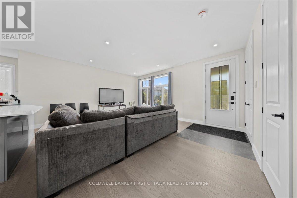 A/b - 22 Inverkip Avenue, Ottawa, Ontario  K1T 4B7 - Photo 22 - X12395818