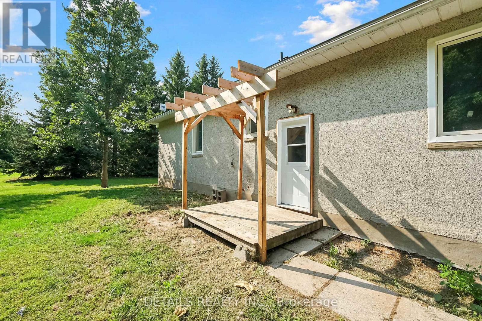 1688 Russell Road, Clarence-Rockland, Ontario  K0A 1E0 - Photo 20 - X12395822
