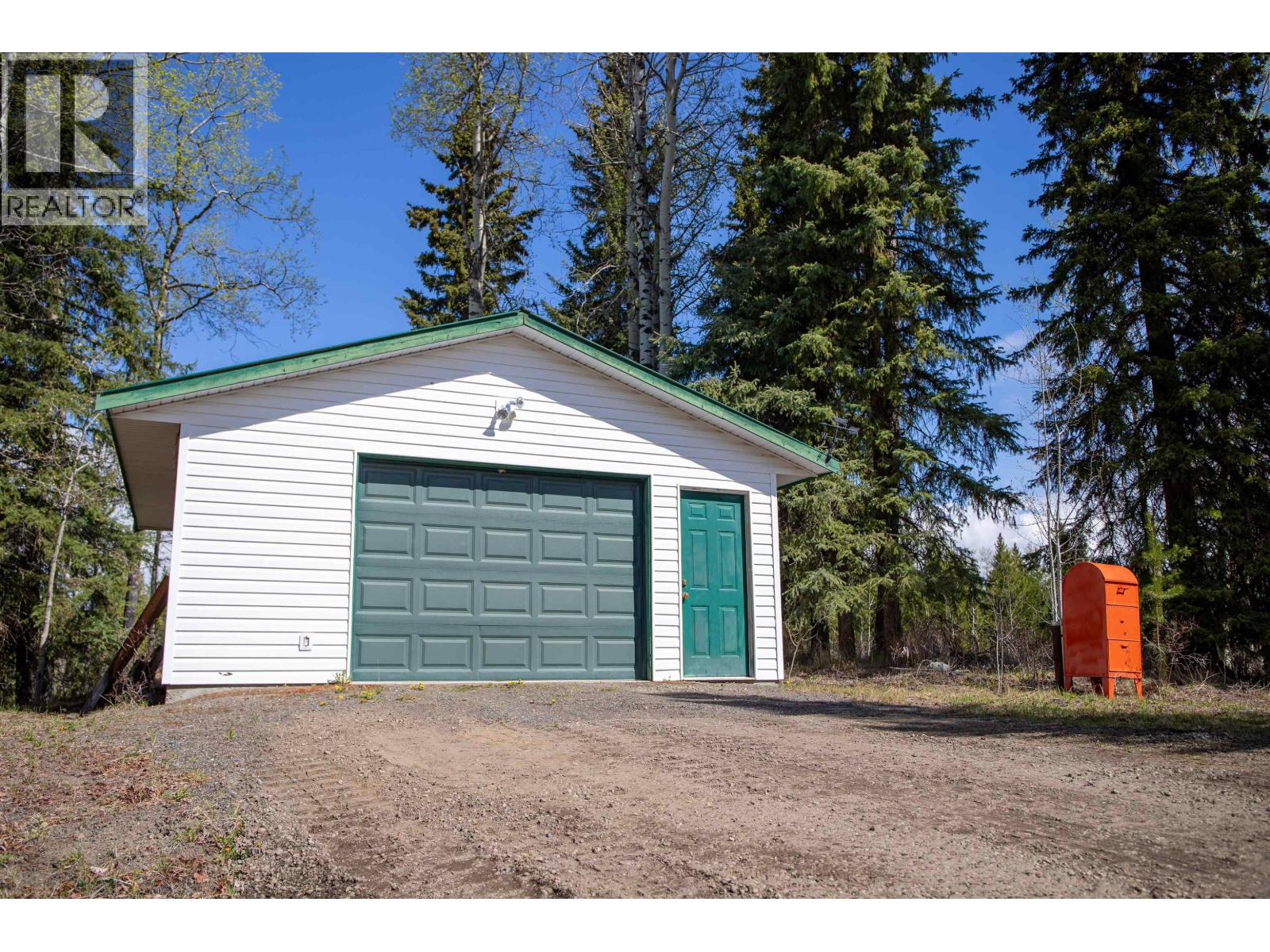 7377 LITTLE FORT HWY 24, Lone Butte, British Columbia