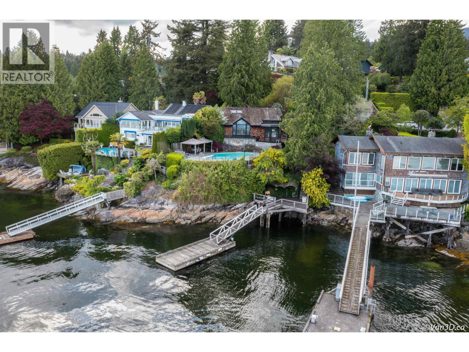 4541 Stonehaven Avenue, North Vancouver, British Columbia  V0V 0V0 - Photo 3 - R3046372