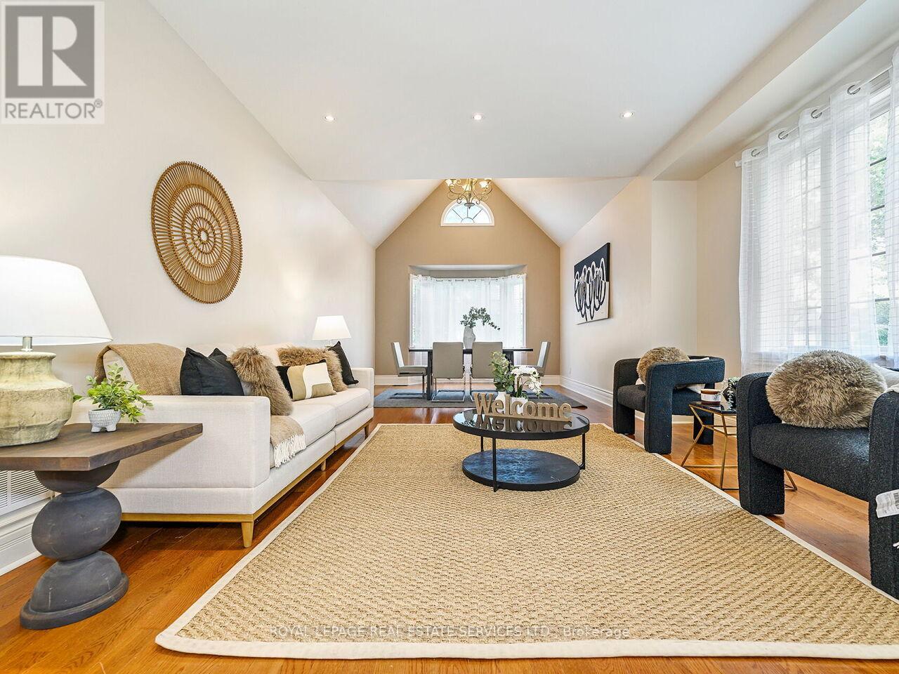 37 Maydolph Road, Toronto, Ontario  M9B 1V9 - Photo 6 - W12390428