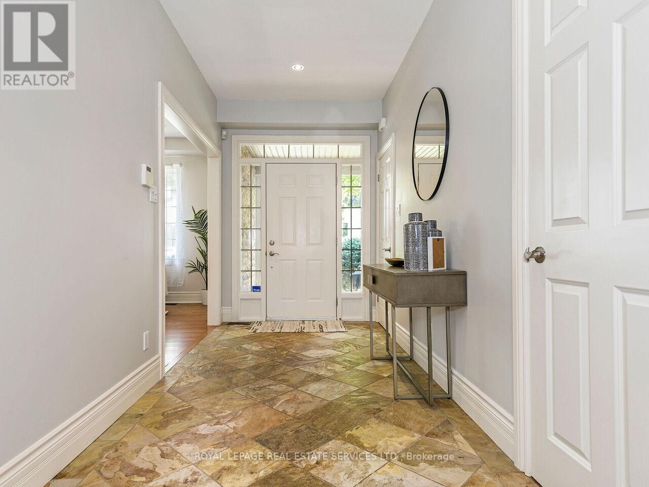 37 Maydolph Road, Toronto, Ontario  M9B 1V9 - Photo 5 - W12390428