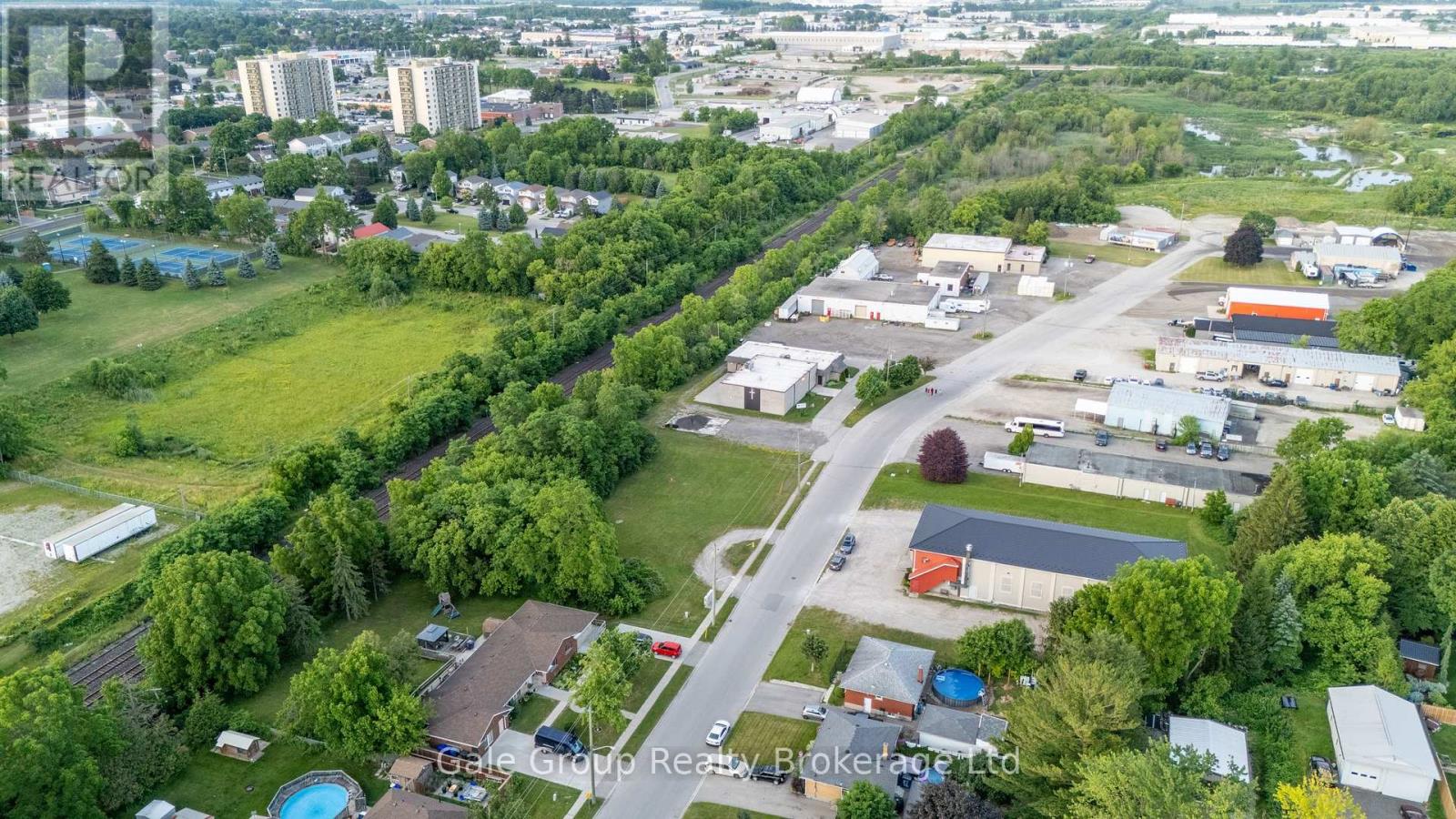 877 Dufferin Street, Woodstock, Ontario  N4S 1Y8 - Photo 2 - X12395850