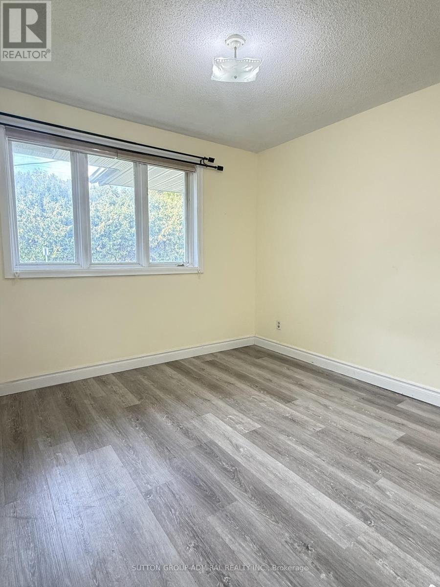 A - 61 Parkside Drive, Newmarket, Ontario  L3Y 4R7 - Photo 8 - N12336903