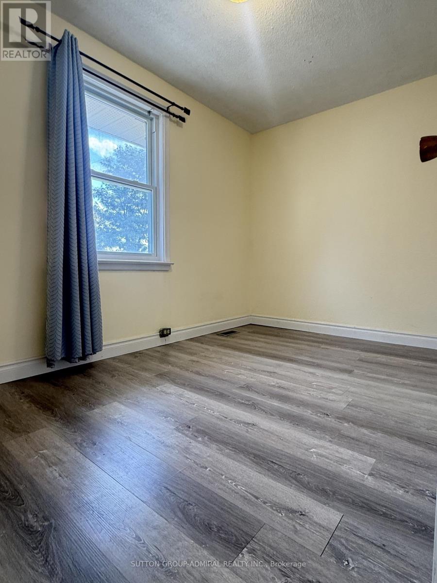 A - 61 Parkside Drive, Newmarket, Ontario  L3Y 4R7 - Photo 5 - N12336903