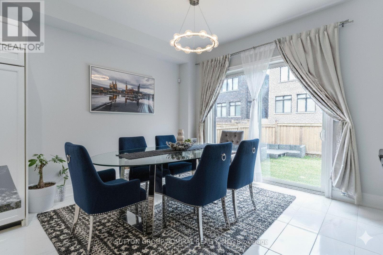 42 Solar Street, Richmond Hill (Observatory), Ontario  L4C 5G9 - Photo 12 - N12395827