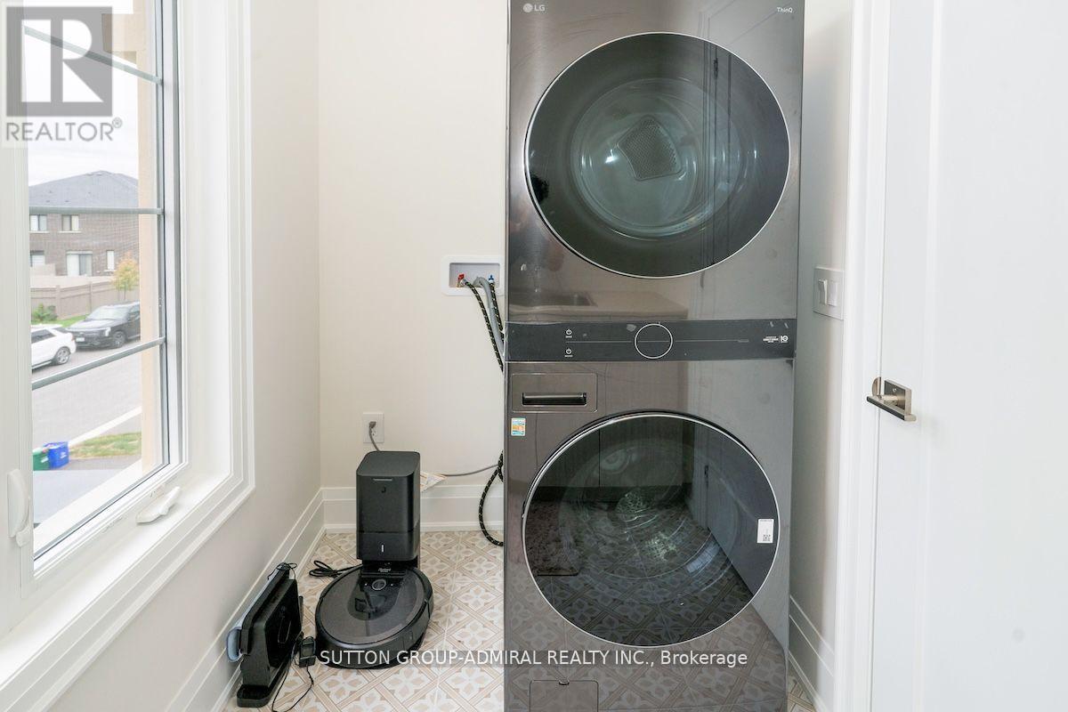 42 Solar Street, Richmond Hill (Observatory), Ontario  L4C 5G9 - Photo 26 - N12395827