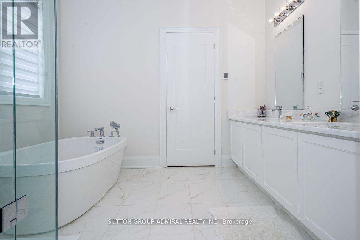 42 Solar Street, Richmond Hill (Observatory), Ontario  L4C 5G9 - Photo 31 - N12395827