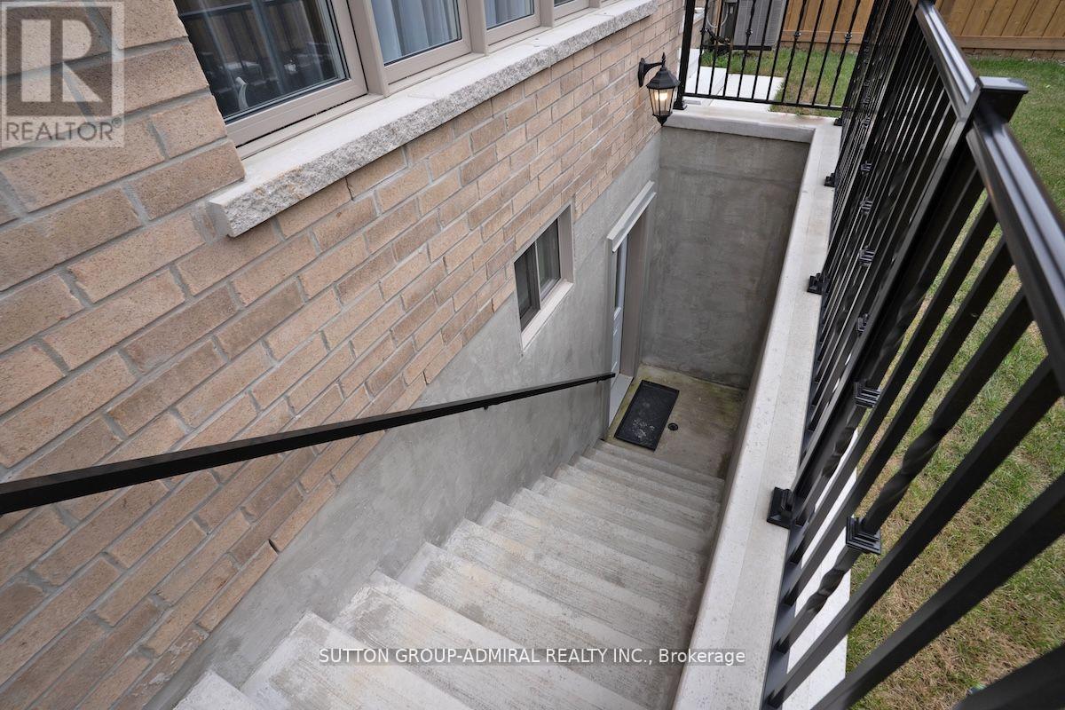 42 Solar Street, Richmond Hill (Observatory), Ontario  L4C 5G9 - Photo 37 - N12395827