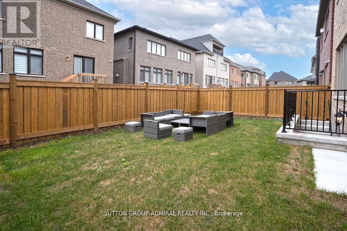 42 Solar Street, Richmond Hill (Observatory), Ontario  L4C 5G9 - Photo 43 - N12395827