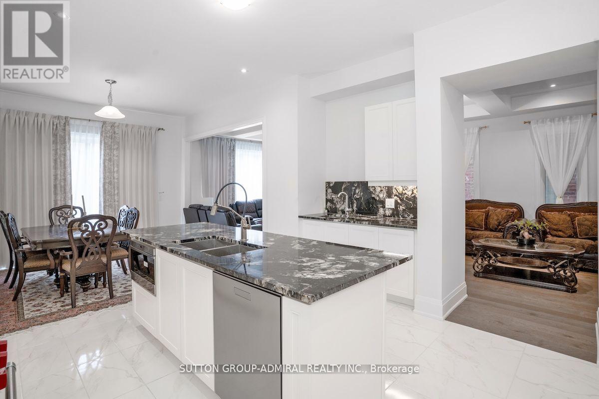 42 Solar Street, Richmond Hill, Ontario  L4C 5G9 - Photo 7 - N12395827