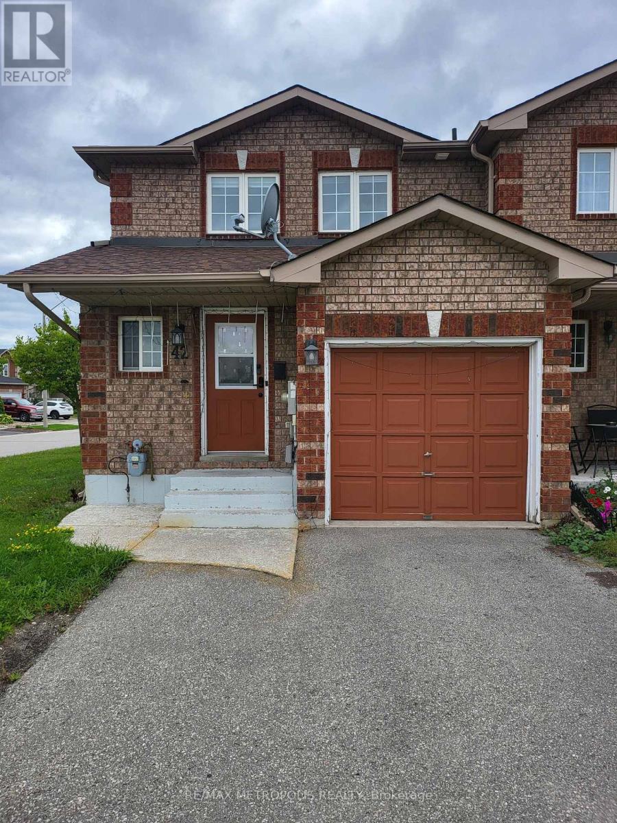 42 Larkin Drive, Barrie, Ontario  L4M 7B2 - Photo 1 - S12395830