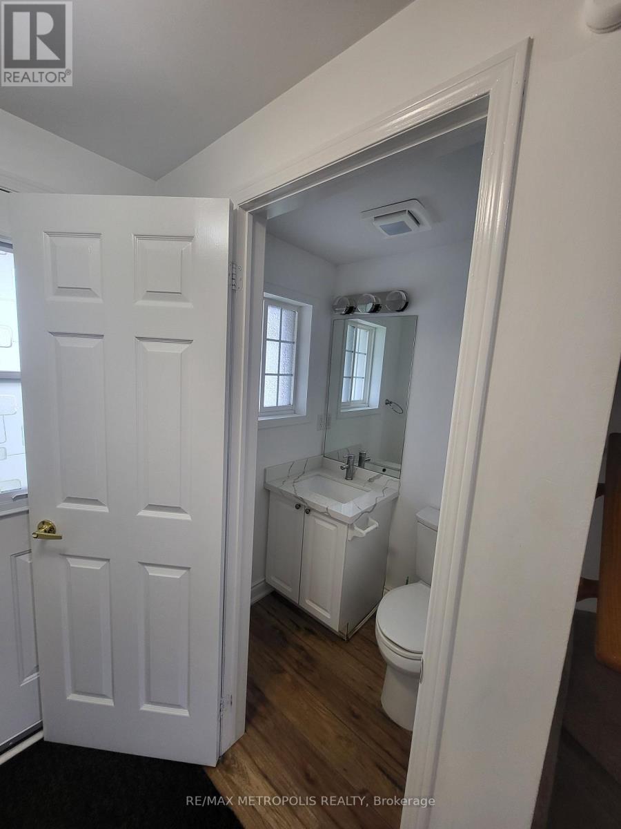 42 Larkin Drive, Barrie, Ontario  L4M 7B2 - Photo 17 - S12395830