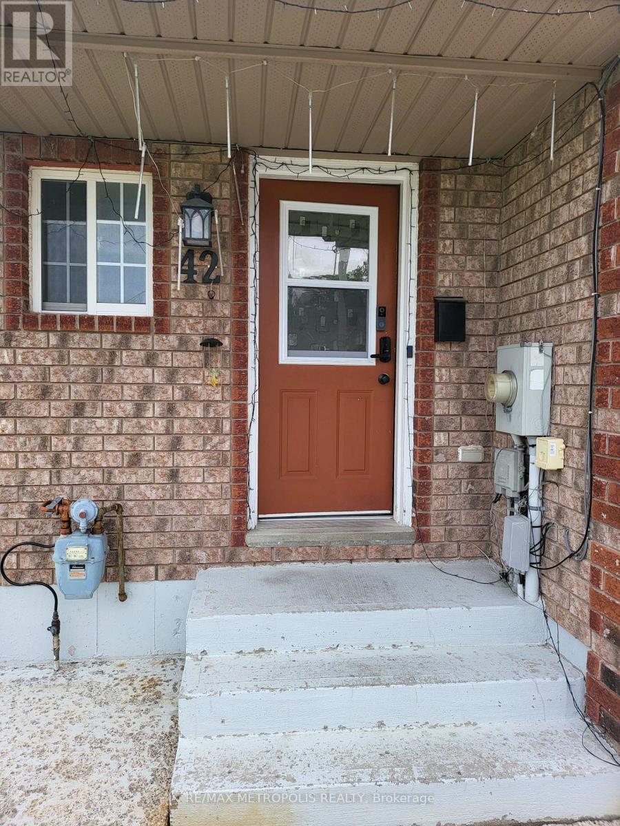 42 Larkin Drive, Barrie, Ontario  L4M 7B2 - Photo 3 - S12395830