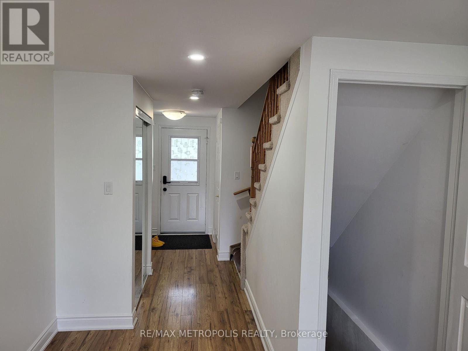 42 Larkin Drive, Barrie, Ontario  L4M 7B2 - Photo 4 - S12395830
