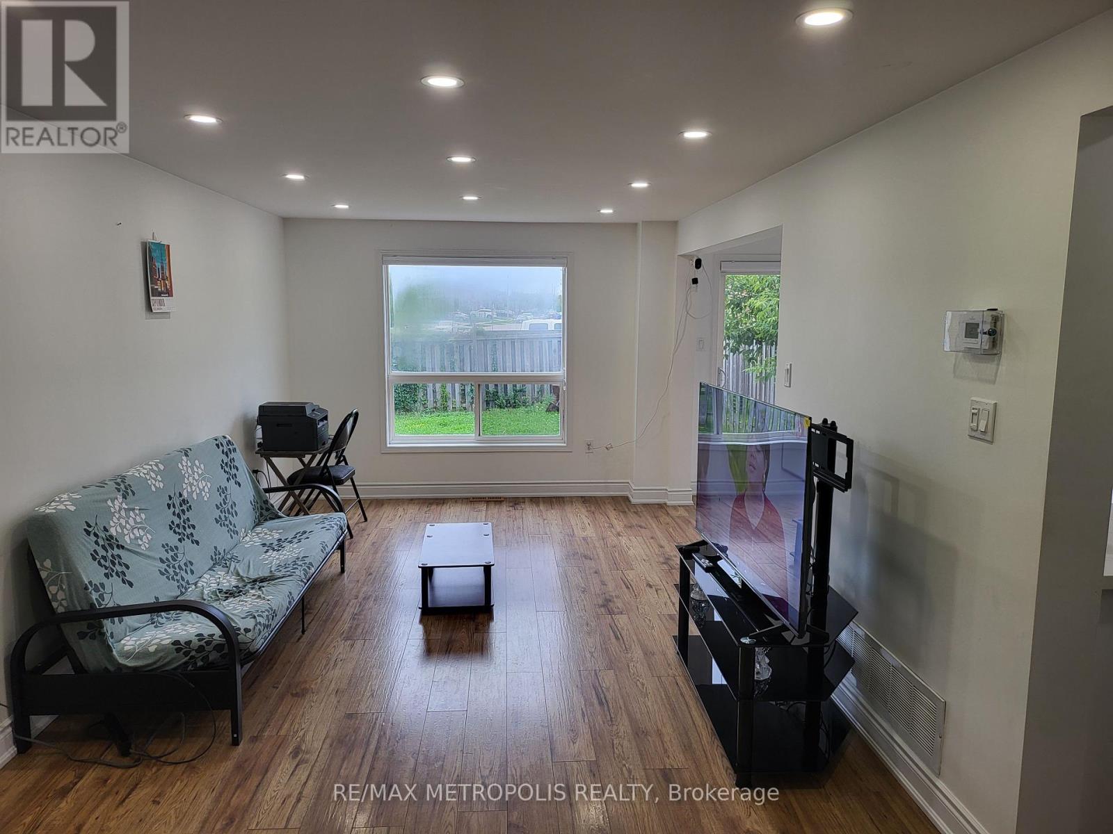 42 Larkin Drive, Barrie, Ontario  L4M 7B2 - Photo 6 - S12395830