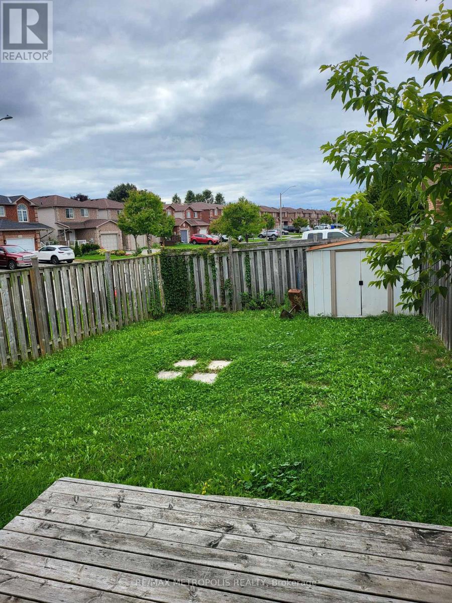 42 Larkin Drive, Barrie, Ontario  L4M 7B2 - Photo 7 - S12395830