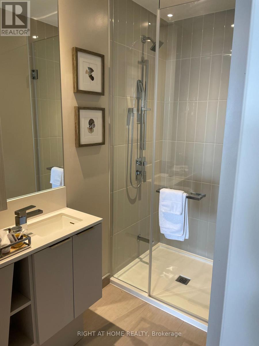 2905 - 3900 Confederation Parkway, Mississauga, Ontario  L5B 0M3 - Photo 10 - W12395831
