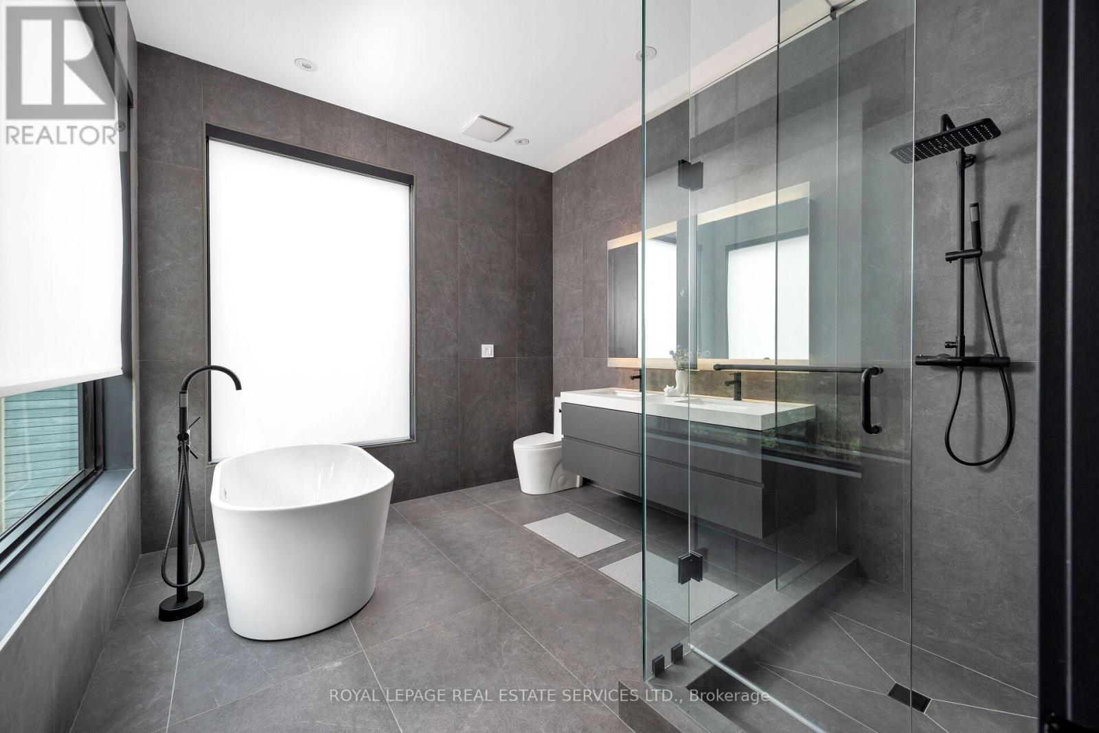 1405 Acton Crescent, Oakville (Mo Morrison), Ontario  L6J 2S6 - Photo 29 - W12395848