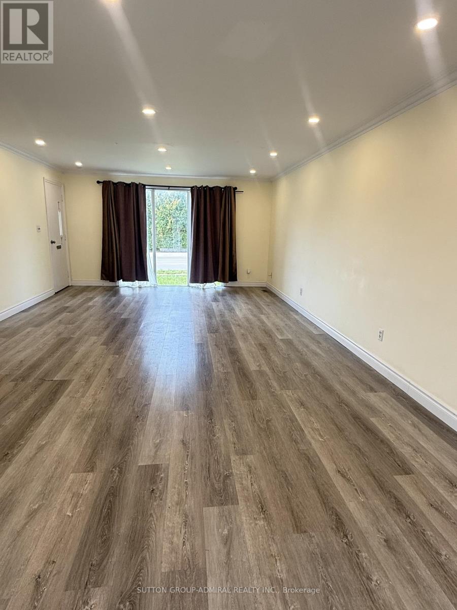 A - 61 Parkside Drive, Newmarket, Ontario  L3Y 4R7 - Photo 1 - N12336903