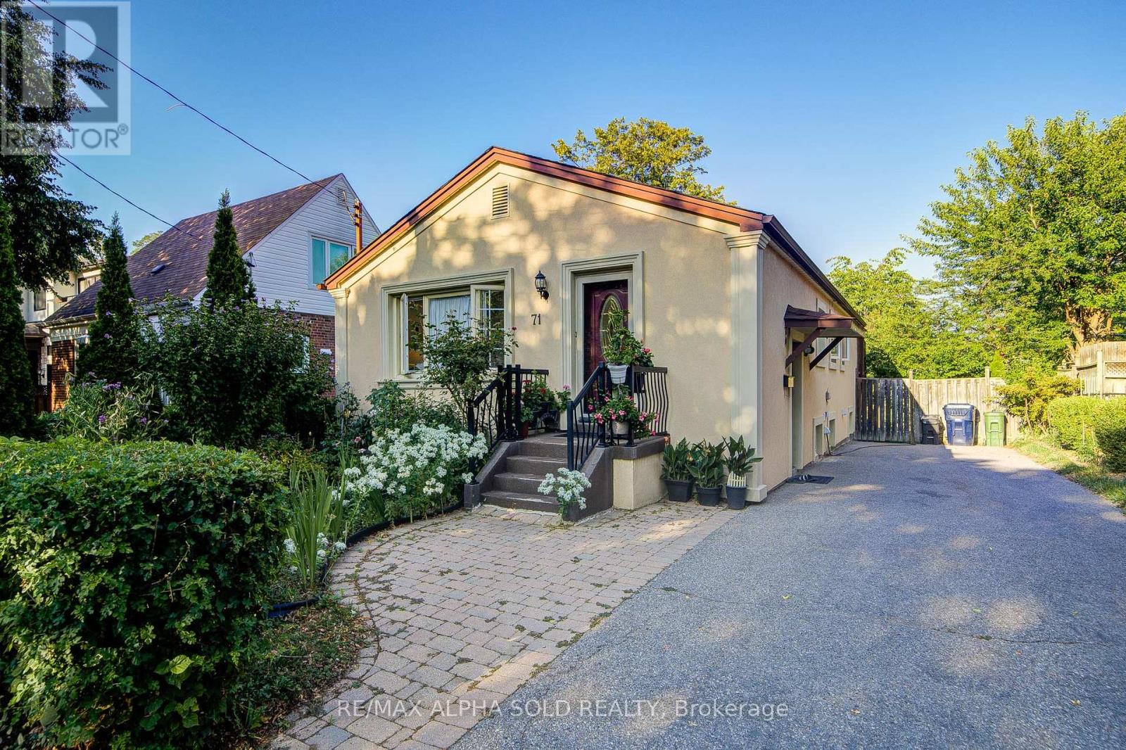 Property at 71 VAUXHALL DRIVE image 3