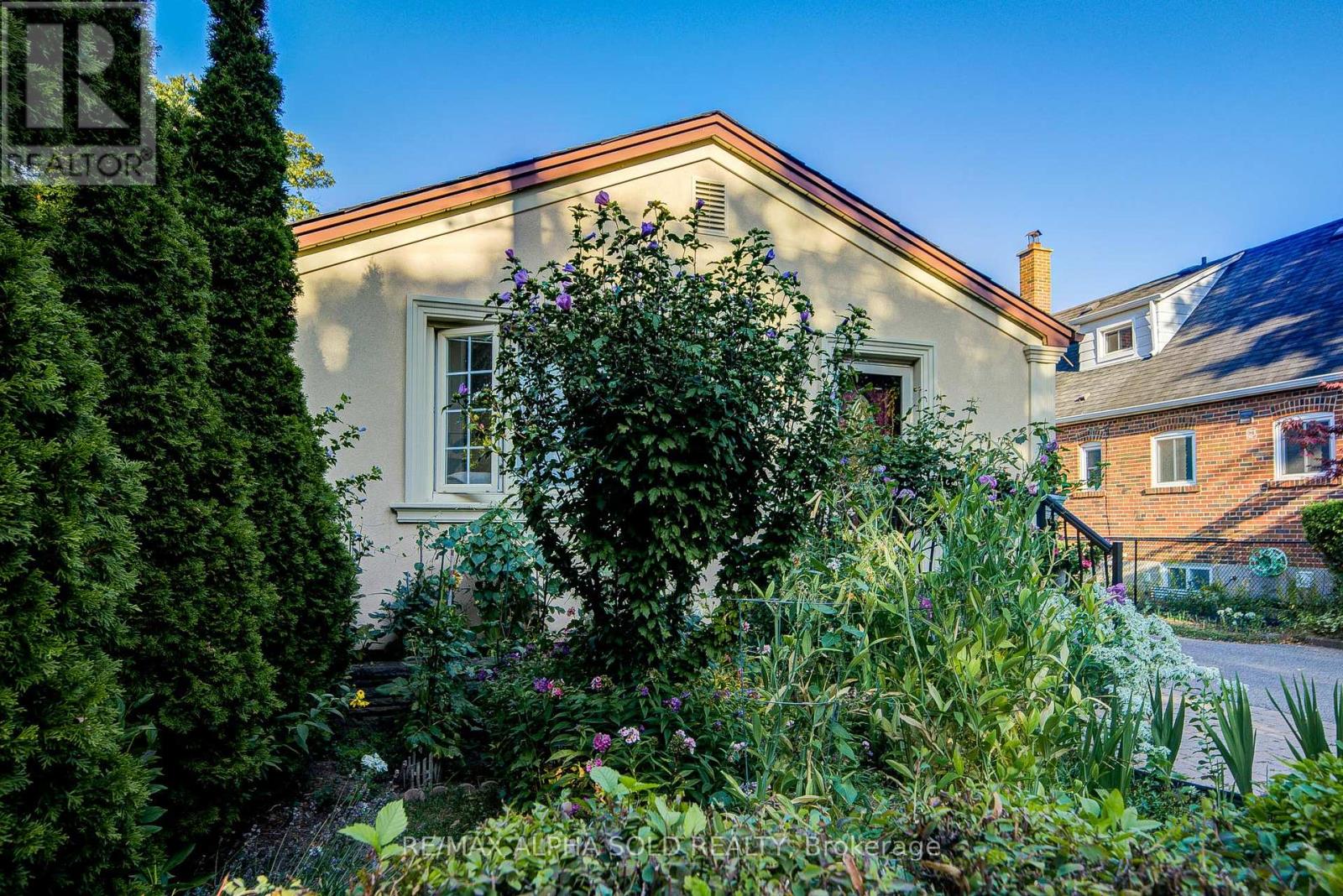 Property at 71 VAUXHALL DRIVE image 4