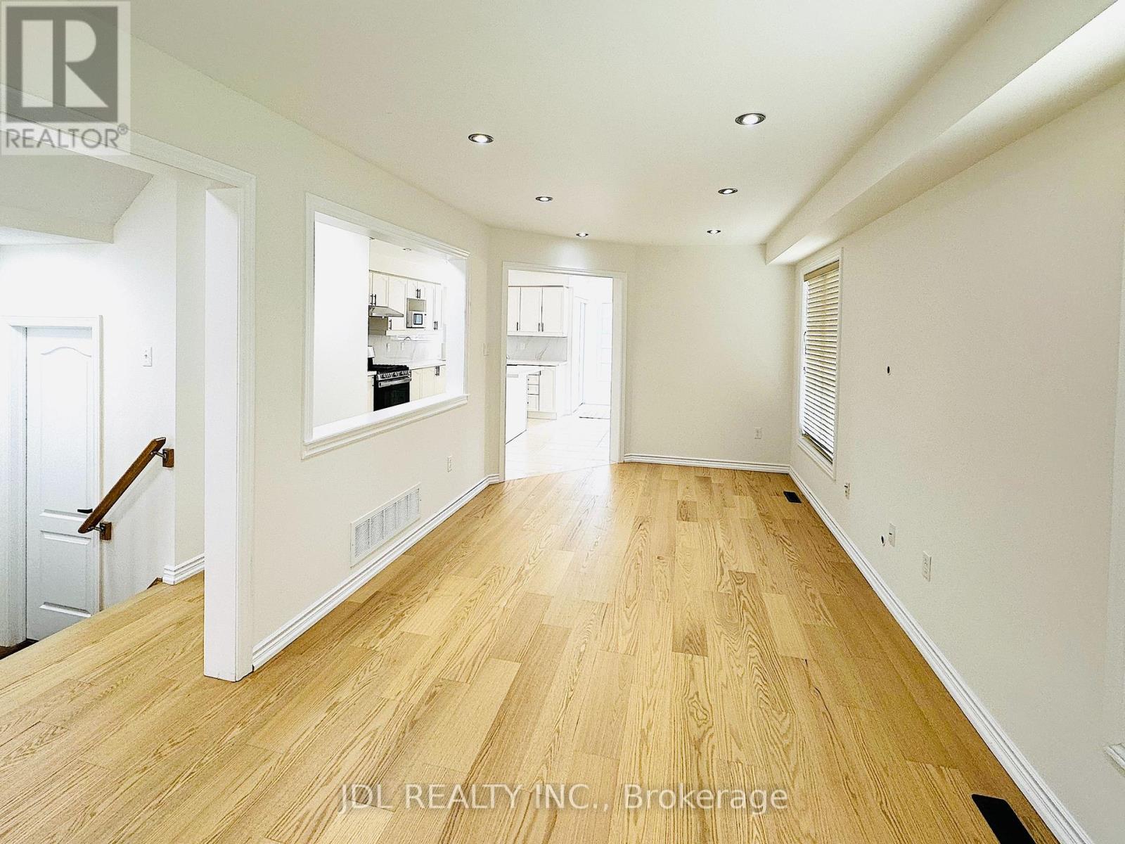 124 Gas Lamp Lane, Markham, Ontario  L6B 0H8 - Photo 10 - N12395880