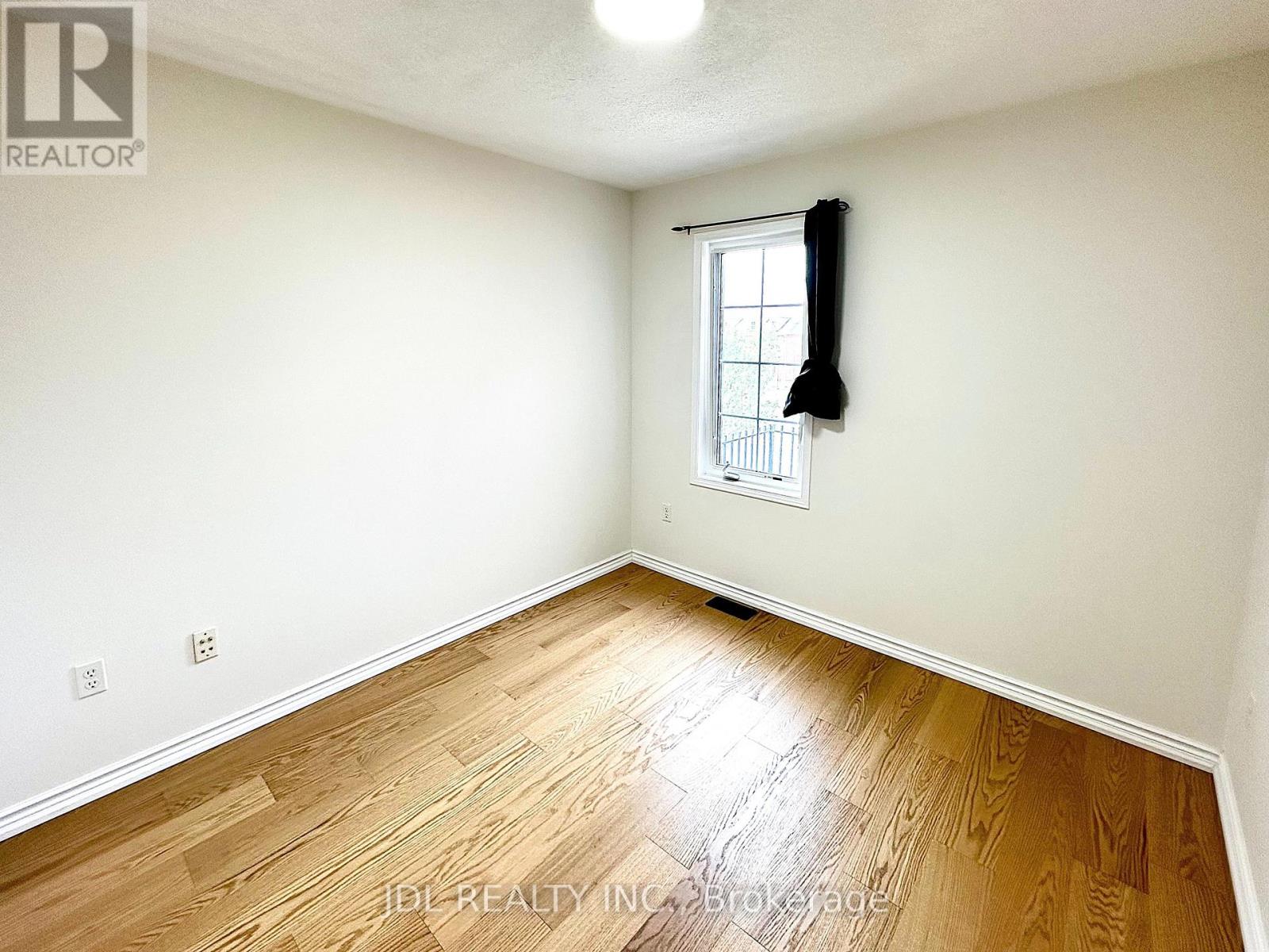 124 Gas Lamp Lane, Markham, Ontario  L6B 0H8 - Photo 12 - N12395880