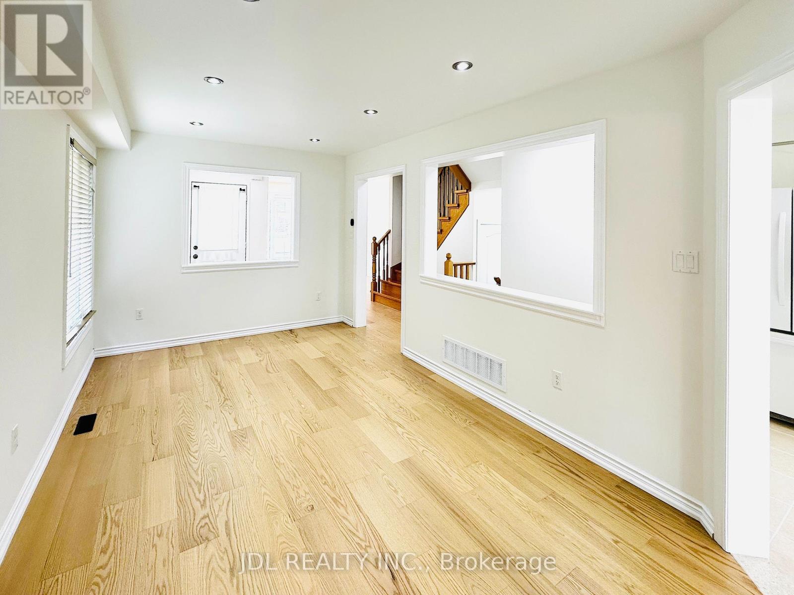 124 Gas Lamp Lane, Markham, Ontario  L6B 0H8 - Photo 9 - N12395880