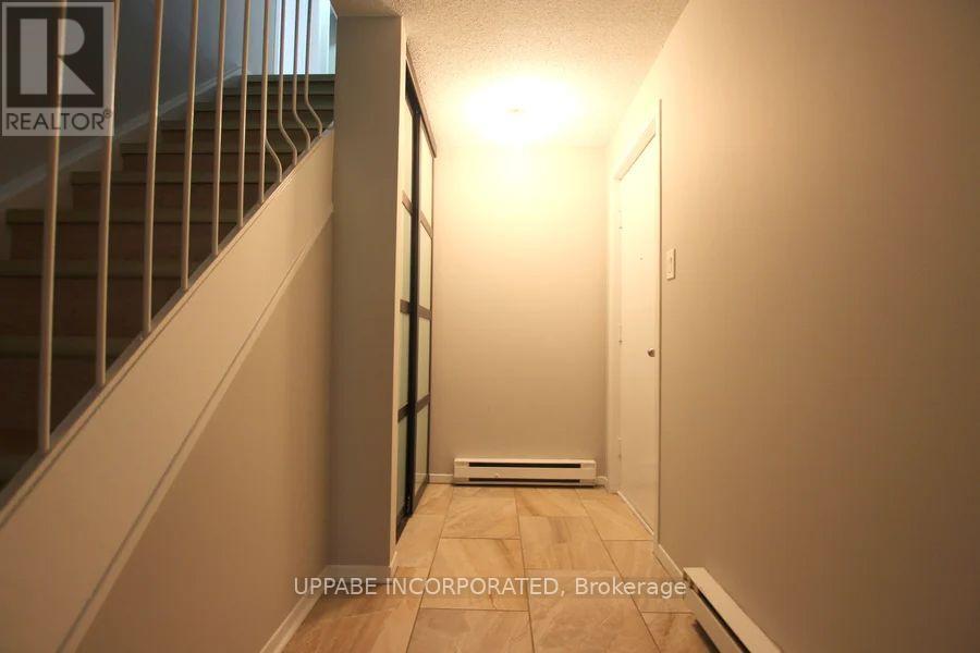 F - 37 Robinson Avenue, Ottawa, Ontario  K1N 8N8 - Photo 2 - X12395905