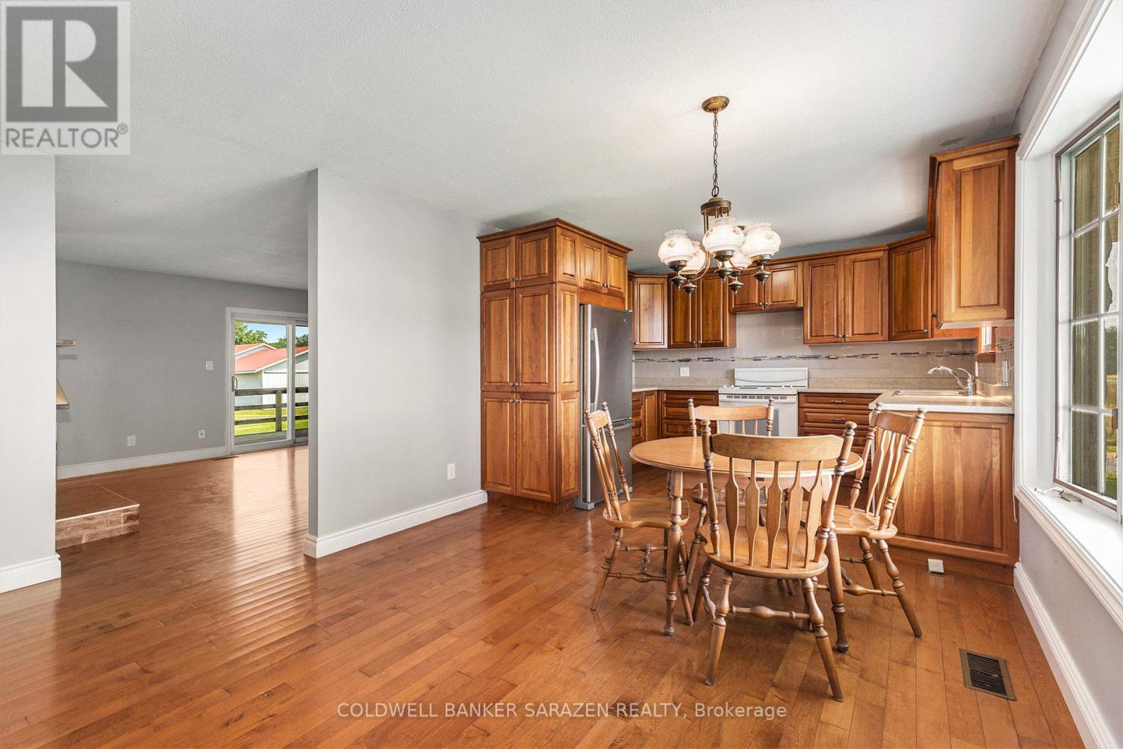 402 Scheel Drive, Mcnab/braeside, Ontario  K7S 3G8 - Photo 14 - X12395922