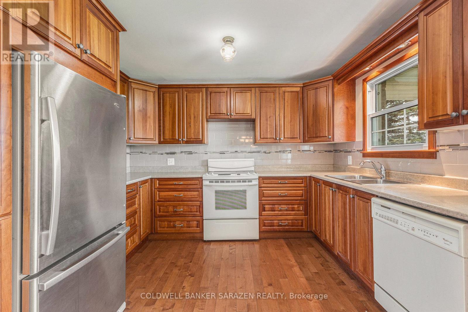 402 Scheel Drive, Mcnab/braeside, Ontario  K7S 3G8 - Photo 16 - X12395922