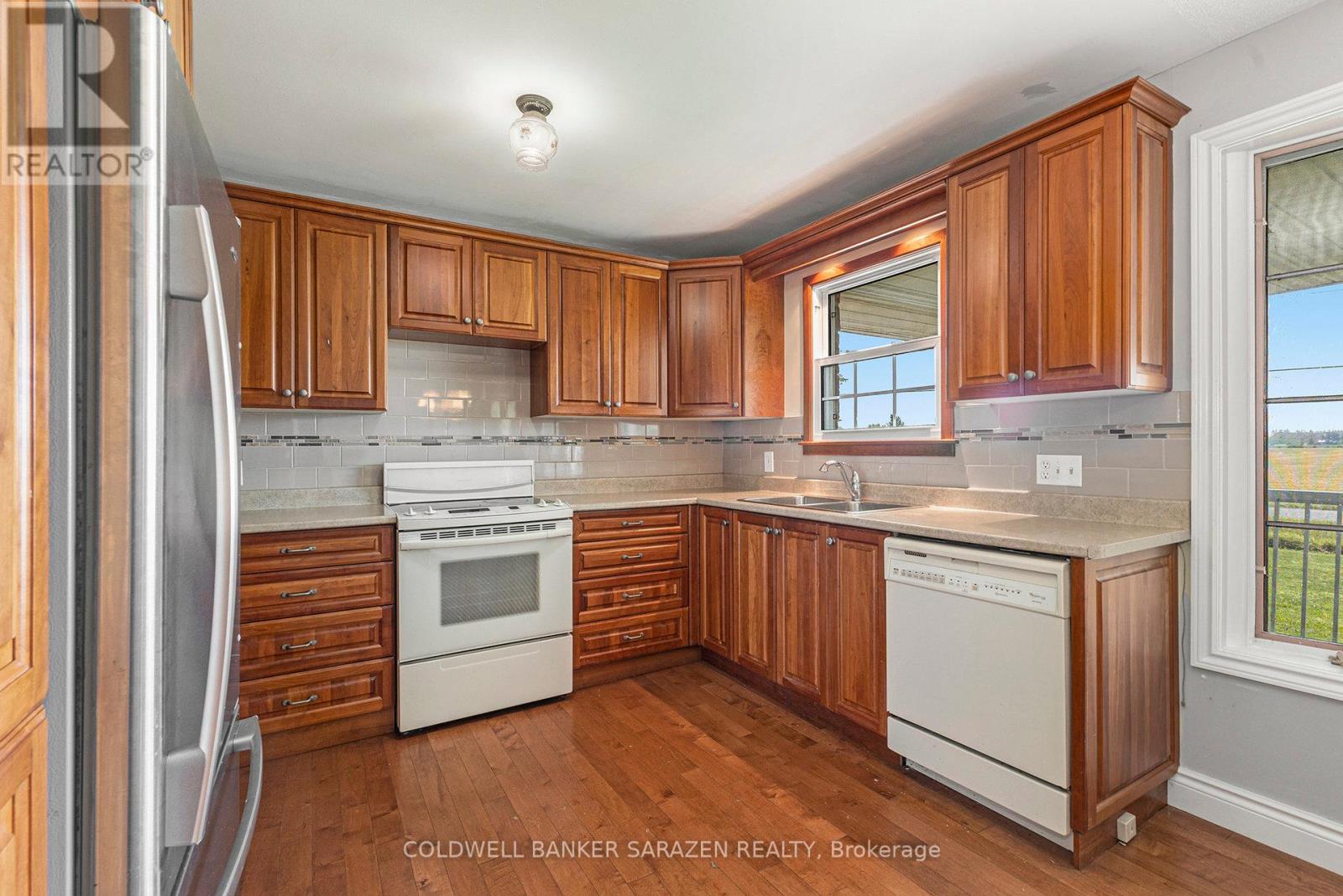 402 Scheel Drive, Mcnab/braeside, Ontario  K7S 3G8 - Photo 17 - X12395922