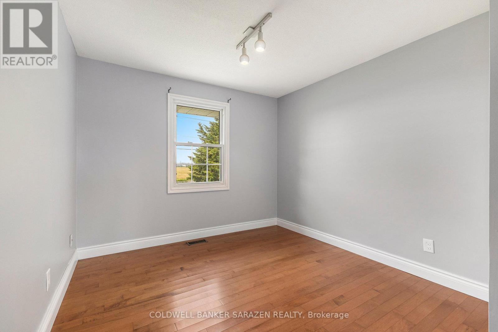 402 Scheel Drive, Mcnab/braeside, Ontario  K7S 3G8 - Photo 19 - X12395922