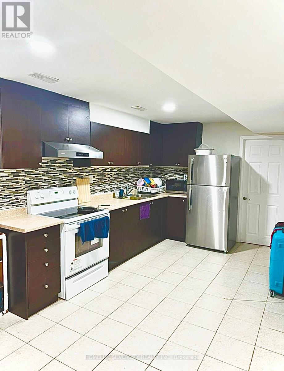 Bsmt - 5 Victoriaville Road, Brampton, Ontario  L6X 5H4 - Photo 2 - W12395856
