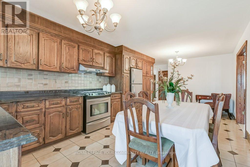 52 Whitburn Crescent, Toronto, Ontario  M3M 2S4 - Photo 11 - W12395869