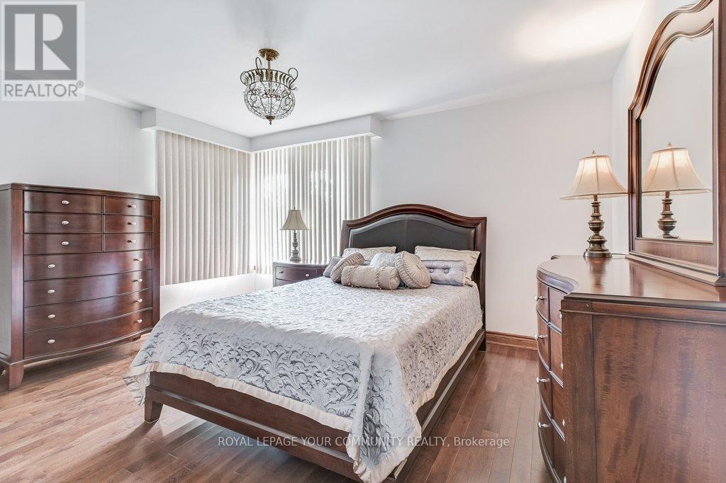 52 Whitburn Crescent, Toronto, Ontario  M3M 2S4 - Photo 14 - W12395869