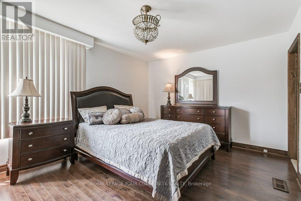 52 Whitburn Crescent, Toronto, Ontario  M3M 2S4 - Photo 15 - W12395869