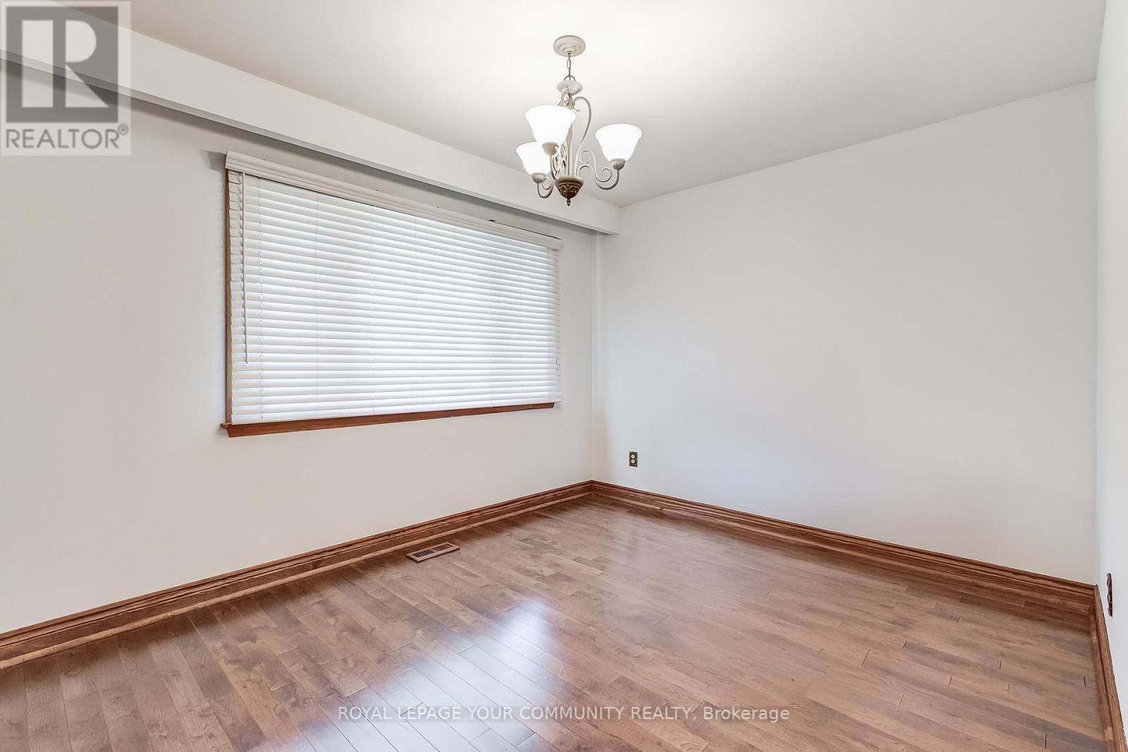 52 Whitburn Crescent, Toronto, Ontario  M3M 2S4 - Photo 18 - W12395869