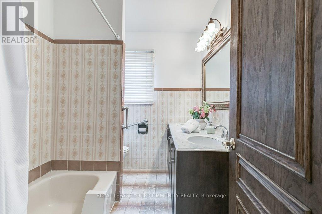 52 Whitburn Crescent, Toronto, Ontario  M3M 2S4 - Photo 23 - W12395869