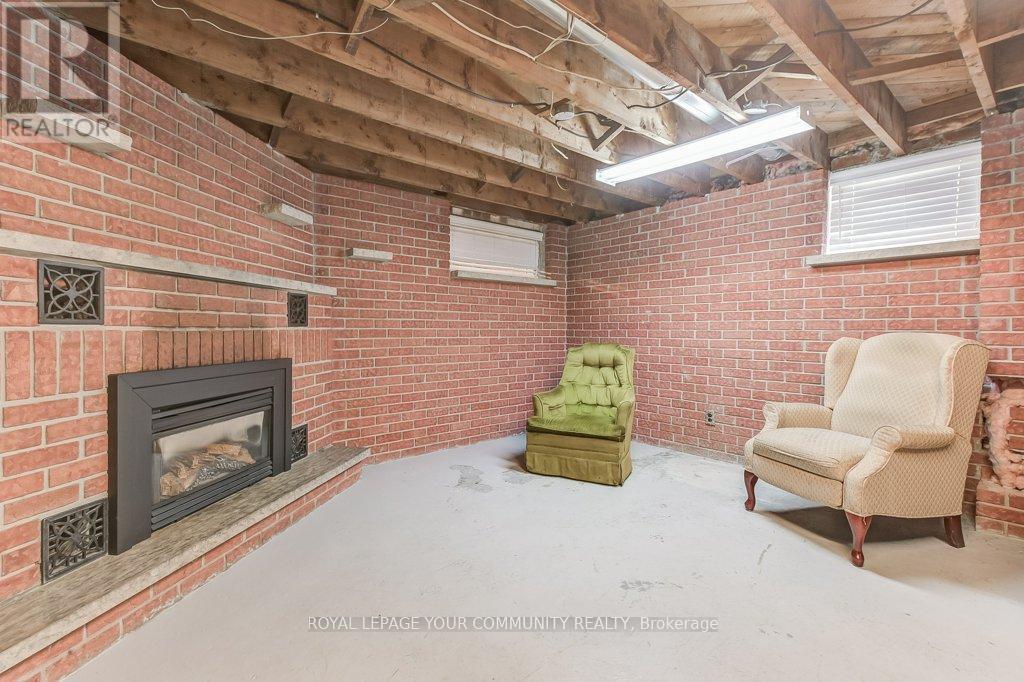 52 Whitburn Crescent, Toronto, Ontario  M3M 2S4 - Photo 27 - W12395869