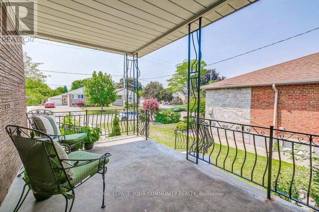52 Whitburn Crescent, Toronto, Ontario  M3M 2S4 - Photo 3 - W12395869