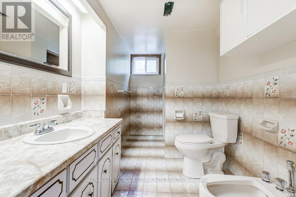 52 Whitburn Crescent, Toronto, Ontario  M3M 2S4 - Photo 30 - W12395869