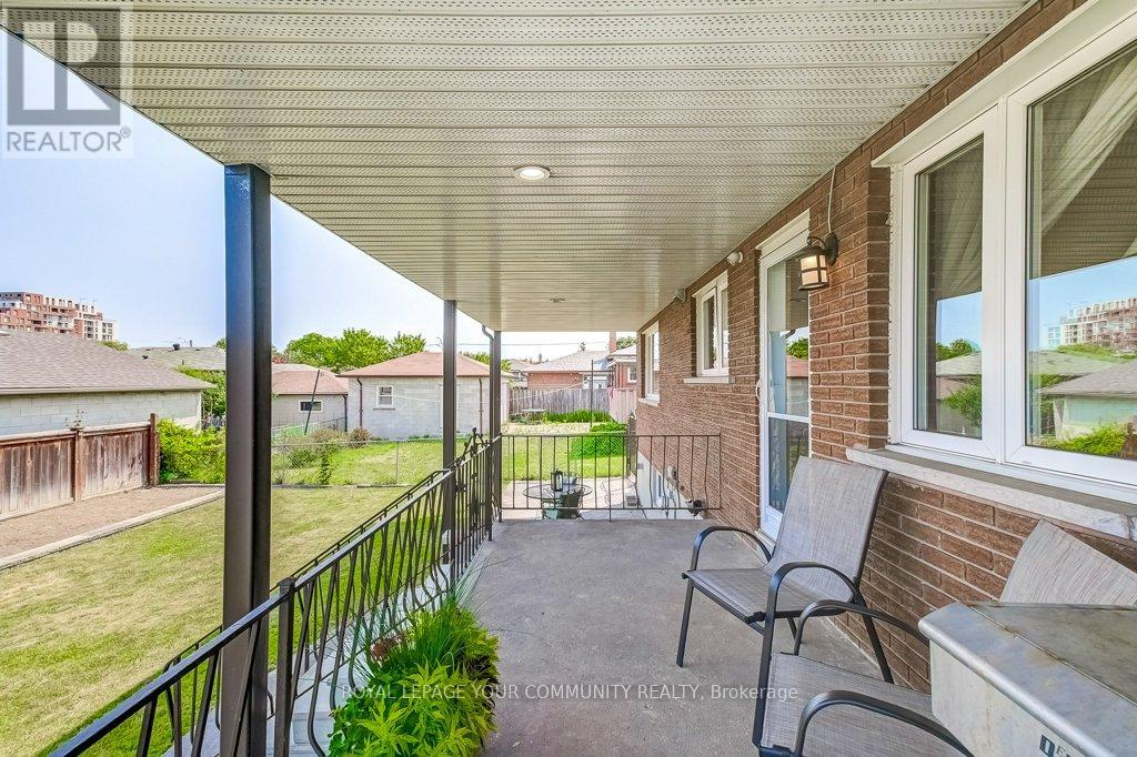 52 Whitburn Crescent, Toronto, Ontario  M3M 2S4 - Photo 33 - W12395869