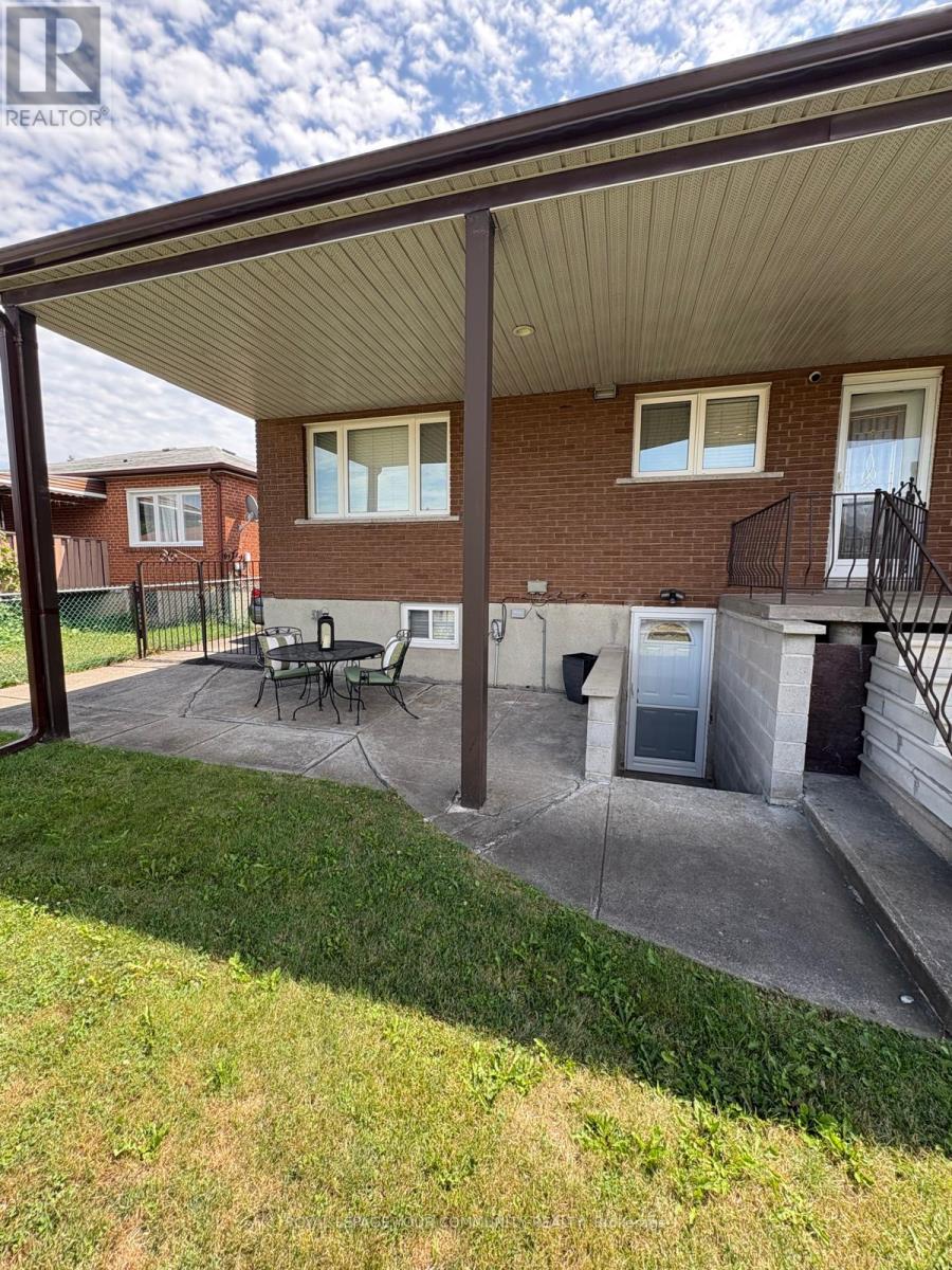 52 Whitburn Crescent, Toronto, Ontario  M3M 2S4 - Photo 35 - W12395869