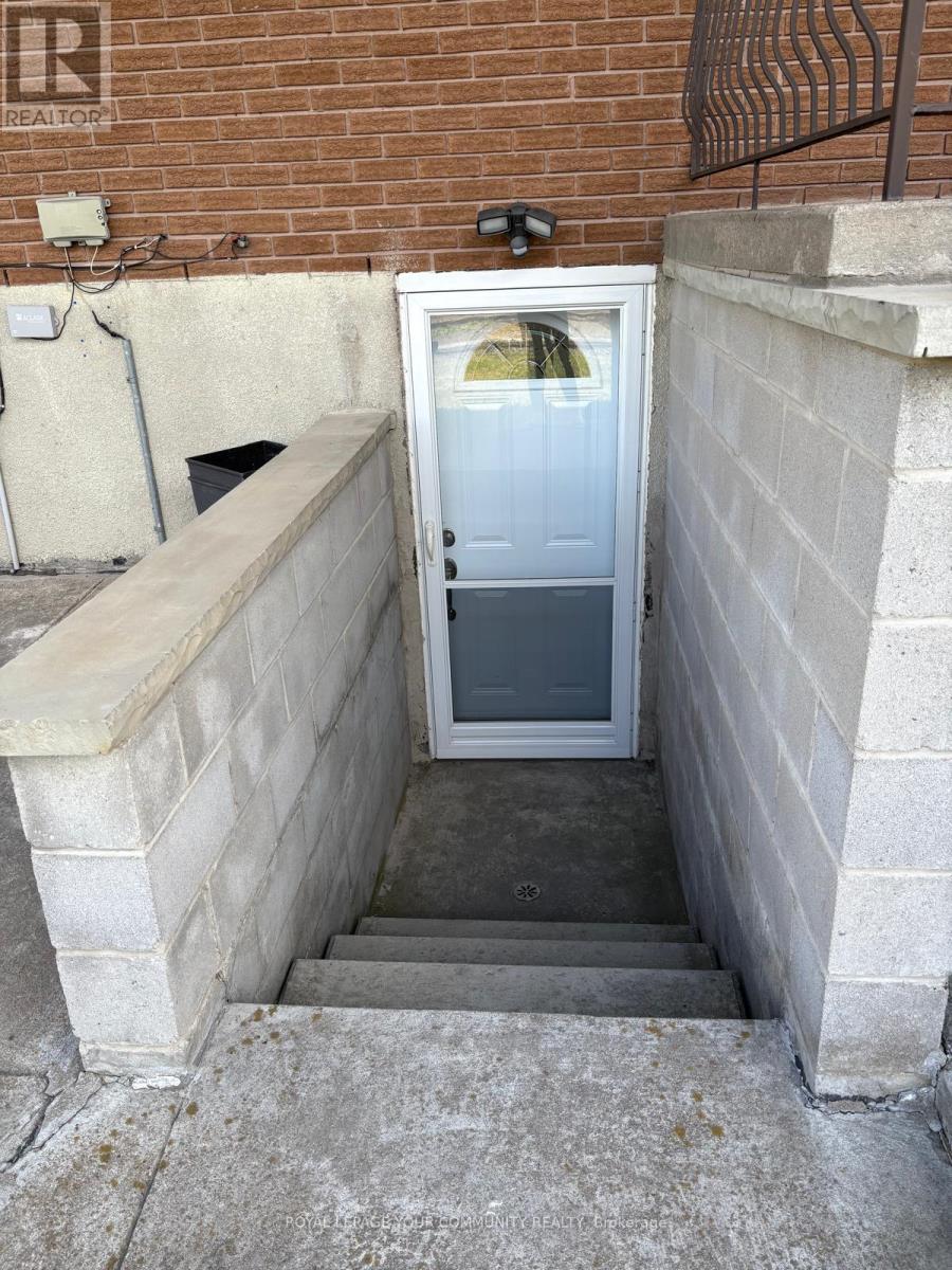 52 Whitburn Crescent, Toronto, Ontario  M3M 2S4 - Photo 36 - W12395869