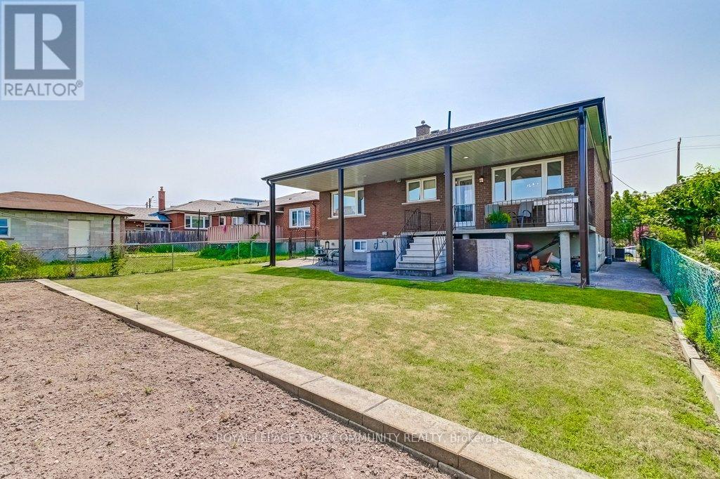 52 Whitburn Crescent, Toronto, Ontario  M3M 2S4 - Photo 39 - W12395869