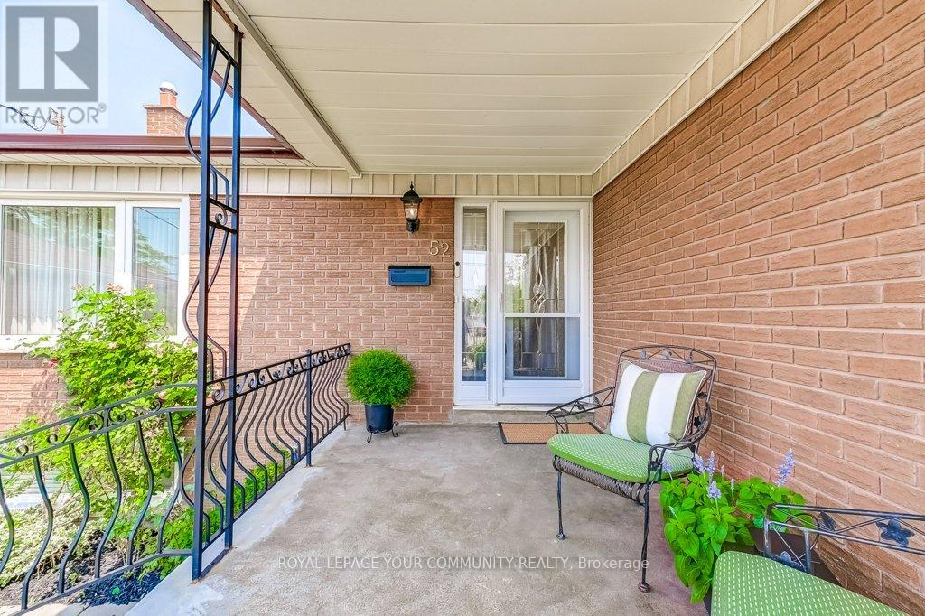 52 Whitburn Crescent, Toronto, Ontario  M3M 2S4 - Photo 4 - W12395869